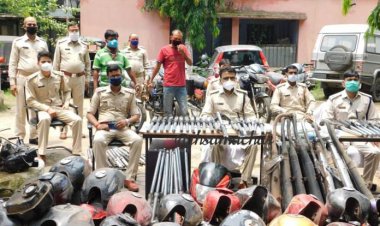 कदमा पुलिस की बड़ी कामयाबी, 100 से ज्यादा गाड़ियों के कटे पाटर्स मिले।