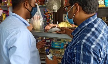 रक्षा बंधन के मद्देनजर मिठाई दुकानों पर जांच टीम की पैनी नज़र,ऑन स्पॉट सैंपल की जांच।