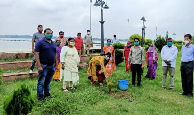 झारखंड के वीर सपूतों की स्मृति में किया गया पौधरोपण