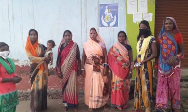 स्वीप आइकॉन बेबी घर-घर जाकर चला रही है मतदान जागरूकता अभियान