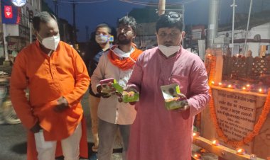 भाजपा नेता अजय राय ने घी के दीपक जलाकर मनाई खुशियां