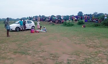 दिनदहाड़े फ़ुट्बॉल देख रहे व्यक्ति को अपराधियों ने गोली मारी।