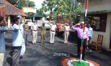 क्षेत्रीय वन पदाधिकारी के कार्यालय में स्वतंत्रता दिवस का आयोजन