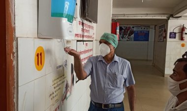 सदर अस्पताल में लगा सैनिटाइजर मशीन