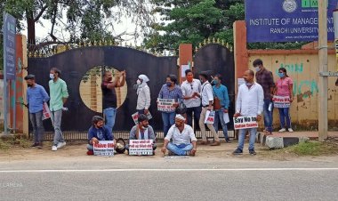 झारखंड प्रदेश एनएसयूआई ने रांची विवि के छात्रों का कोरोना काल की फीस माफी को लेकर दिया धरना