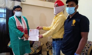 पत्रकार सुरक्षा कानून सहित अन्य मांगों को लेकर बिहार के मंत्री आलोक रंजन को एआइएसएम जेडब्लूए ने सौंपा ज्ञापन