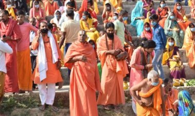 कोरोना महामारी से मुक्ति व विश्व शांति को लेकर निकाली गई कलश यात्रा, दवा के साथ दुआ के लिए उठे ग्रामीणों के हाथ