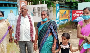 पति प्रताड़ना को लेकर पुलिस की पत्नी मिली एस पी से। लगाई न्याय की गुहार।