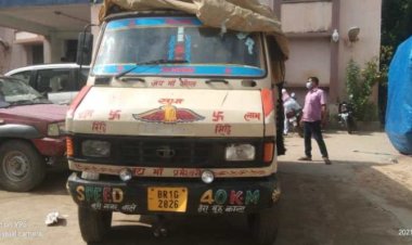 ऊपर खिरा नीचे शराब, ले जाई जा रही थी अवैध शराब, पुलिस ने किया गिरफ्तार