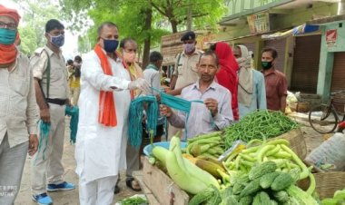 तरवां बाजार में वजीरगंज विधायक ने किया मास्क वितरण