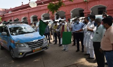 जिलाधिकारी एवं शहरी विधायक ने हरी झंडी दिखाकर टीका एक्सप्रेस वाहन क़ो किया रवाना