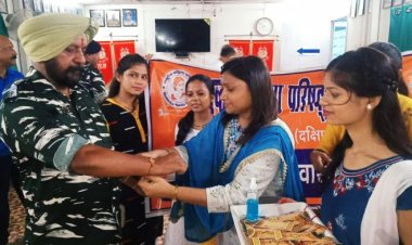 देश के जवानों की कलाइयों पर ओजस्विनी का रक्षासूत्र,ओजस्विनी ने सीआरपीएफ के अधिकारियों व जवानों को बांधा रक्षासूत्र