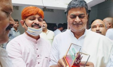 आर.के.सिंह केंद्रीय ऊर्जा मंत्री का मोक्षभूमि गयाजी में आगमन, गोपाल प्रसाद पटवा ने सम्मान अभिवादन किया