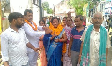 बेलागंज प्रखंड के क्षेत्र संख्या 6 से अंजु देवी ने जिप पद के लिए नामांकन किया