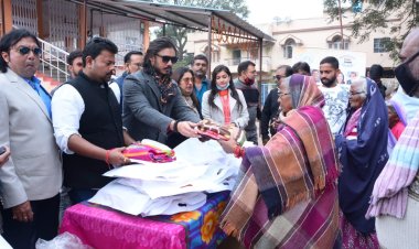 प्रोफेशनल कांग्रेस के अध्यक्ष आदित्य विक्रम जायसवाल ने गरीबों के बीच बांटे कंबल