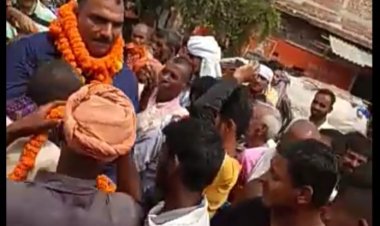 टिकारी प्रखंड के नेपा पंचायत से संजु देवी के प्रतिनिधि बुलबुल सिंह ने नामांकन किया