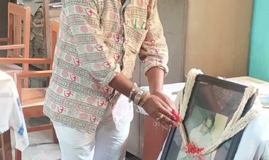 ग्राम निर्माण मंडल खादी ग्रामोउद्योग समिति के प्रधान कार्यालय में हर्षोल्लास के साथ लोकनायक जयप्रकाश नारायण का जयंती मनाया गया:- समिति मंत्री सुनील कुमार