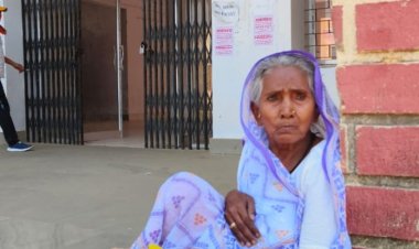 जीवित महिला को मृत घोषित कर रद्द कर दिया गया वृद्धा पेंशन