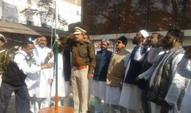 लोअर बाजार थाना में झंडोत्तोलन