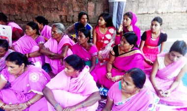 नारी शक्ति सेना (गुलाबी गैंग) का मानव तस्करी के खिलाफ जागरूकता अभियान चलाने का निर्णय