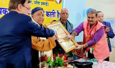 शब्दाक्षर द्वारा ‘डॉ अरुण प्रकाश अवस्थी शब्दाक्षर सम्मान-2022’ से विभूषित हुए अंतर्राष्ट्रीय गीतकार डॉ बुद्धिनाथ मिश्र