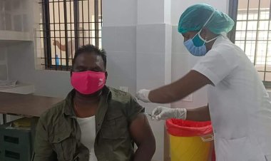 विधायक सुखराम उरांव ने परिवार के संग लिया कोरोना वैक्सीन