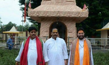 पूर्व मुख्यमंत्री रघुवर दास के दादा बनने पर आचार्य चंद्रकांत व कृष्ण कांत ने दी बधाई