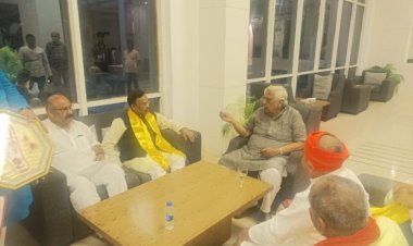 भाजपा के राष्ट्रीय महामंत्री सह बिहार प्रभारी विनोद तावड़े का गया में आगमन, कार्यकर्ता ने पुष्पगुच्छ और अंग वस्त्र देकर सम्मानित किया