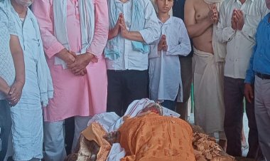 रंजीत सिंह उर्फ रंग बाबू के दाह संस्कार में विष्णुपद शमशान घाट पर उमड़ा जनसैलाब