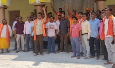 हरिहरनाथ मुक्तिनाथ यात्रा, मानपुर पटवाटोली श्री दुर्गा स्थान में‌ पुष्पवर्षा एवं संतो व आचार्य को अंग वस्त्र भेंट कर सम्मानित अभिनंदन किया गया