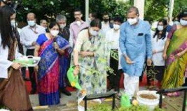 महिला एवं बाल विकास मंत्री ने अखिल भारतीय आयुर्वेद संस्थान में न्यूट्री गार्डन का उद्घाटन किया