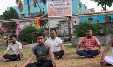 अंतर्राष्ट्रीय योग दिवस पर भाजपा के कार्यकर्ताओं ने एकंगरसराय नगर मंडल के डाकबंगला परिषद में मिलकर योगाभ्यास किया