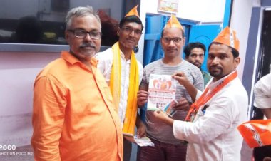 पीएम मोदी के सफलता पूर्वक 9 साल पूरा होने पर भाजपा के कार्यकर्ताओं ने मानपुर पटवाटोली सहित कई वार्डों में कार्यों को जन -जन तक पहुंचाने का काम किया