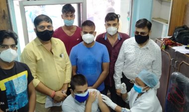 युवा महानगर रामनवमी पूजा समिति के सौजन्य से वैक्सीनेशन कैंप आयोजित