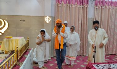 स्त्री सत्संग सभा ने गुरुघर के सेवक पवनजीत सिंह खत्री को किया सम्मानित