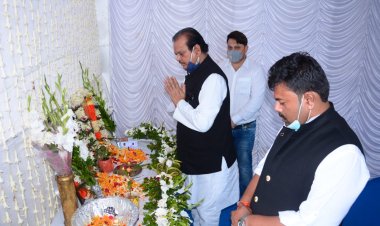 रांची के प्रथम मेयर स्व.शिव नारायण जायसवाल के श्राद्धकर्म में शामिल हुए पूर्व केंद्रीय मंत्री सुबोधकांत सहाय