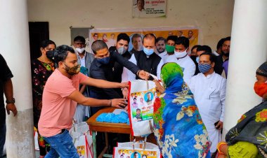 राहुल गांधी के जन्मदिन के मौके पर एनएसयूआई ने जरूरतमंदों के बीच किया खाद्यान्न का वितरण