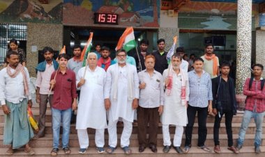 साढे तीन वर्षों से बंद भारतीय रेल किराया मे वरिष्ठ नागरिको को मिलने वाली रियायत संसदीय समिति की सिफारिश के बाद अविलंब शुरू करे सरकार