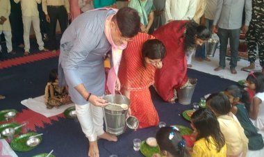 159 बटालियन सीआरपीएफ कमांडेंट कुमार मयंक ने पांव पखार किया कन्या