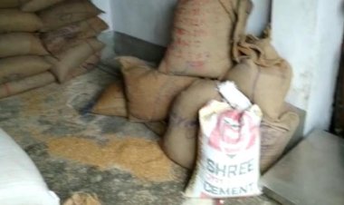 पीडीएस दुकान से सैकड़ों बोरा अनाज चोरों ने किया ग़ायब