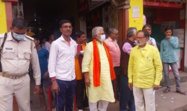 मानपुर पटवाटोली में खतरनाक वायरस से पीड़ित सैकड़ों बुनकर से मिलकर पूर्व मंत्री सह नगर विधायक व वरिष्ठ भाजपा नेता डाॅ. प्रेम कुमार ने लिया जायजा