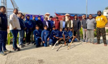 रोटरी गया सिटी ने तीरंदाजो को जर्सी व पुलिसकर्मी को दिया हेलमेट