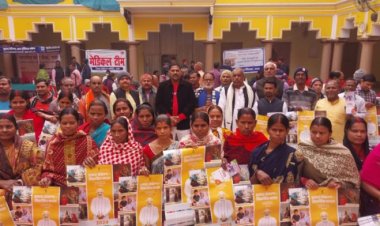 विकसित भारत संकल्प यात्रा का रथ दुर्गा स्थान पटवा टोली पहुंचने पर किया गया जोरदार स्वागत