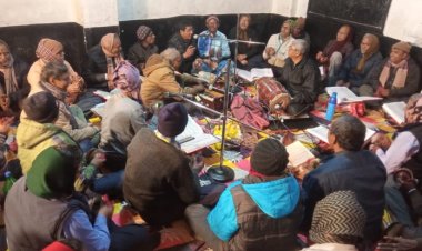 पटवाटोली मानपुर में रामलाला प्राण प्रतिष्ठा महोत्सव के पूर्व संध्या पर रामायण मंडली की ओर से भव्य रामायण गायन प्रस्तुत किया गया