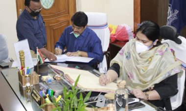 देवघर के 41 वें उपायुक्त के रूप में श्री कमलेश्वर प्रसाद सिंह ने निवर्तमान उपायुक्त श्रीमती नैंसी सहाय से पदभार ग्रहण किया।