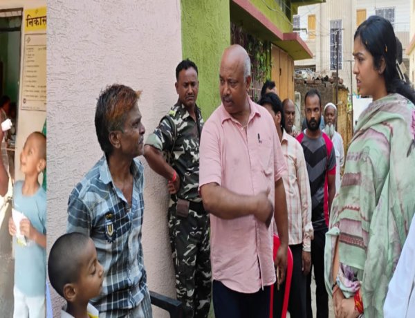 देशभक्ति की मिसाल: रास्ते में ही हुई पत्नी की मौत, फिर भी किया मतदान