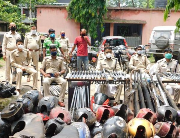 कदमा पुलिस की बड़ी कामयाबी, 100 से ज्यादा गाड़ियों के कटे पाटर्स मिले।