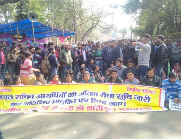 बेरोज़गारी और भुखमरी की दोहरी मार झेल रहे हैं झारखंड प्रतियोगी अभ्यर्थी ।