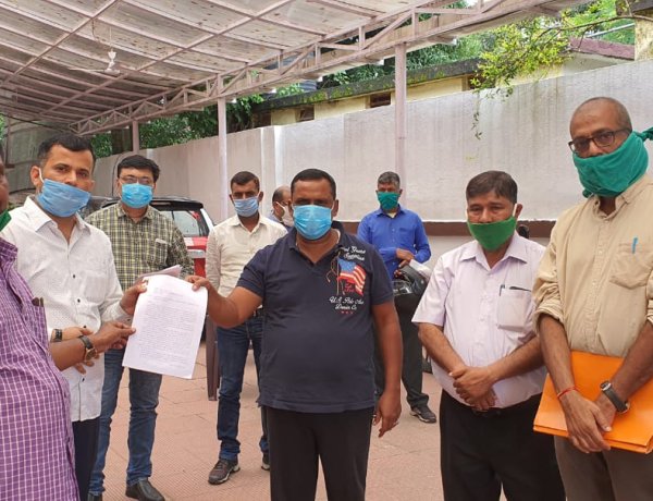 लालपुर चौक में दीप जलाकर मनाया गया जश्न