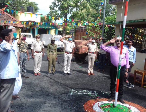 क्षेत्रीय वन पदाधिकारी के कार्यालय में स्वतंत्रता दिवस का आयोजन